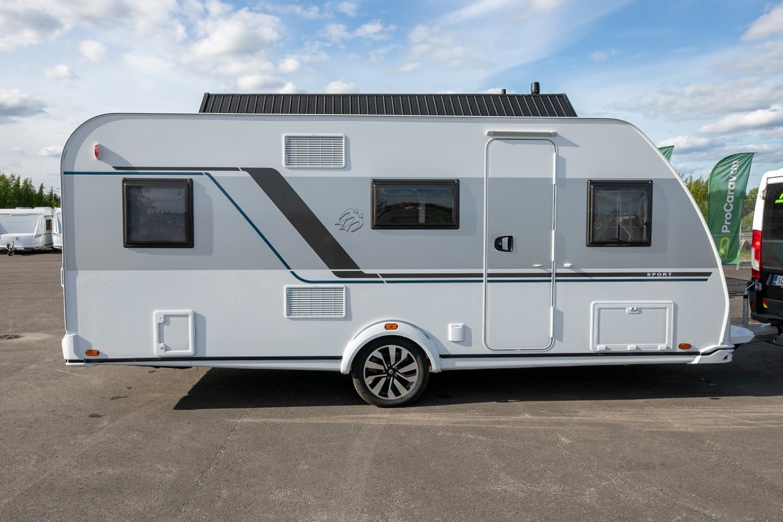 Knaus Sport 500 KD -asuntovaunu
